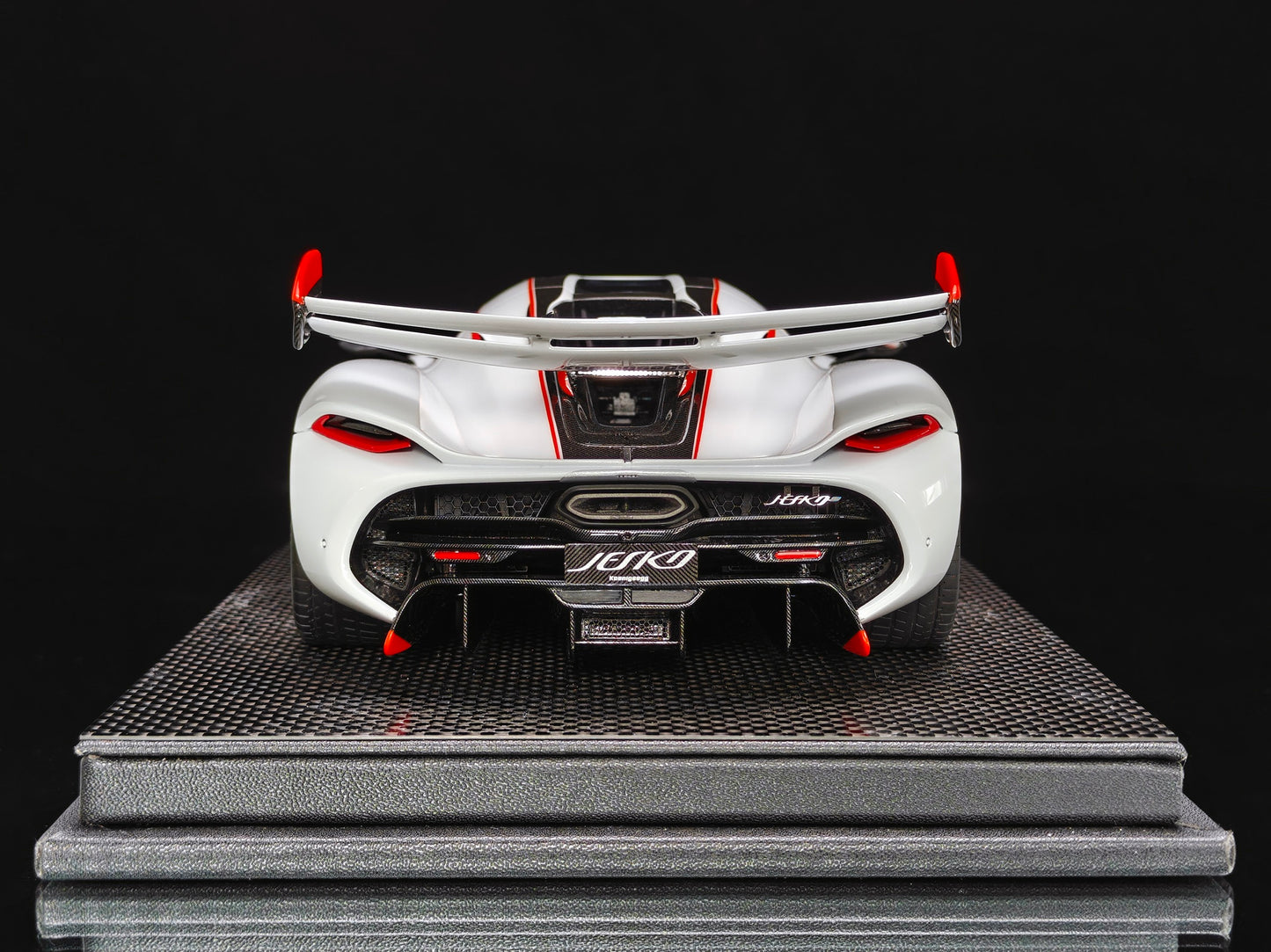 FrontiArt Koenigsegg Jesko 7391 Crystal White - Limited 199 pcs
