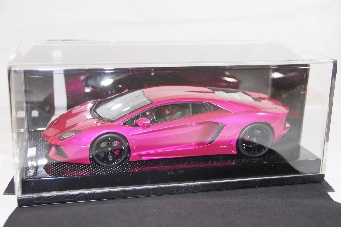 MR Lamborghini Aventador LP700-4, Flash Pink on Carbon Base, Limited 10 pcs