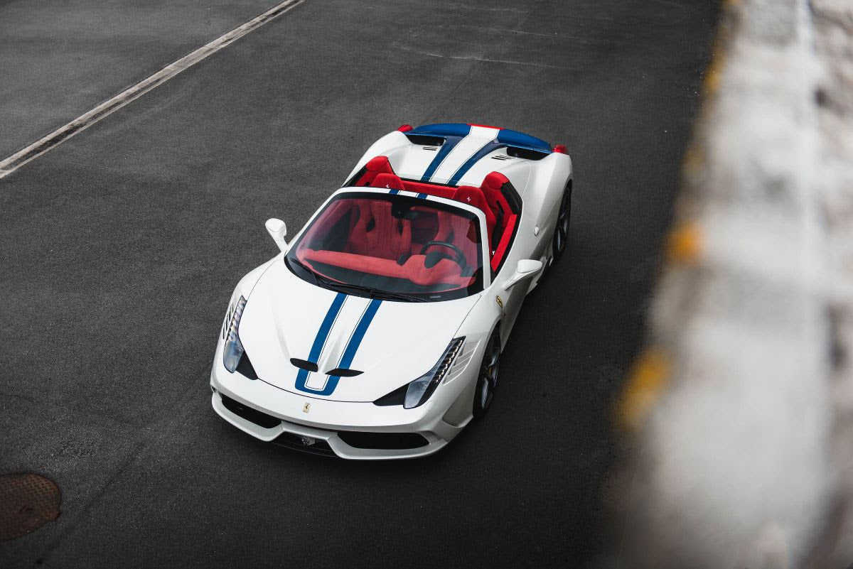 LookSmart FERRARI 458 Speciale - Limited Edition with Display Case (1/12 Scale)