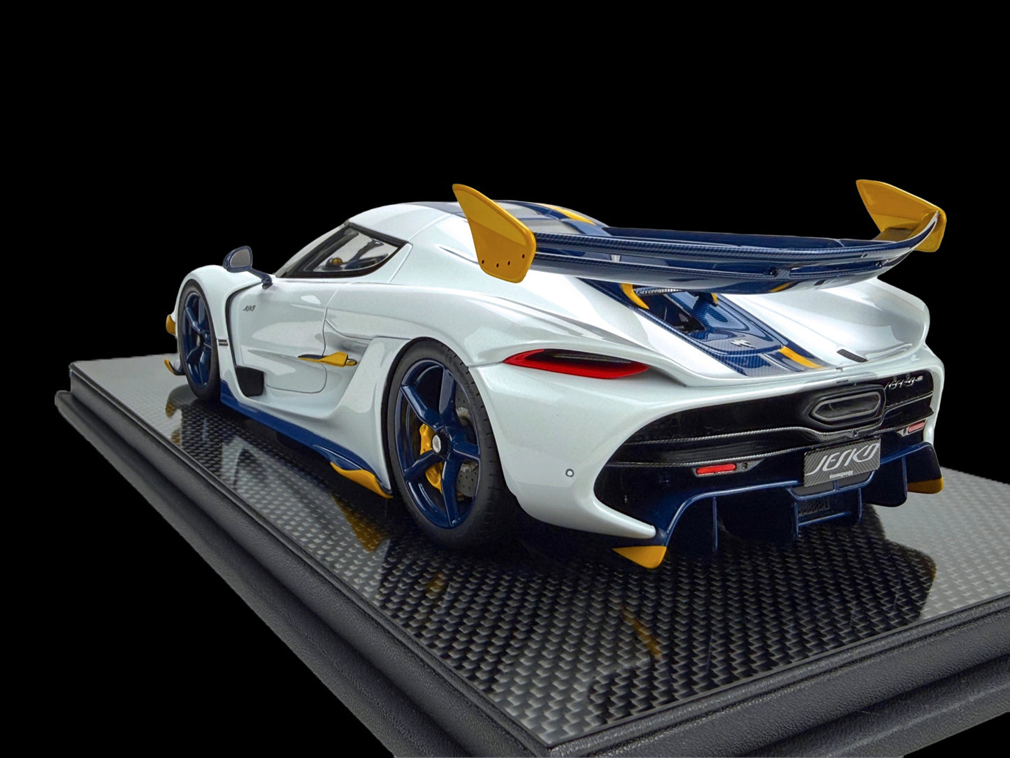 Pre-order FrontiArt Koenigsegg Jesko 7359 Crystal White - Limited 100 pcs