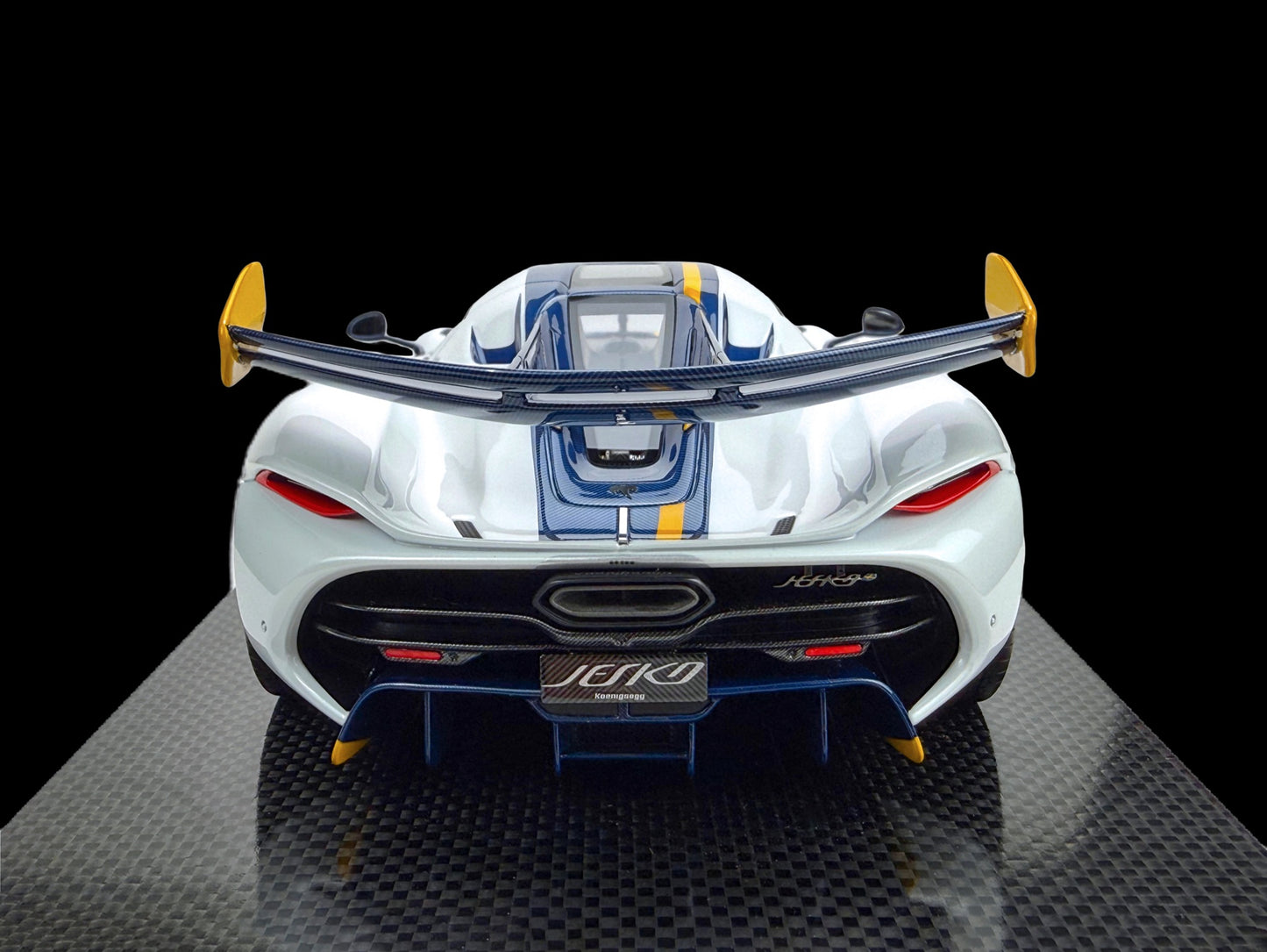 Pre-order FrontiArt Koenigsegg Jesko 7359 Crystal White - Limited 100 pcs