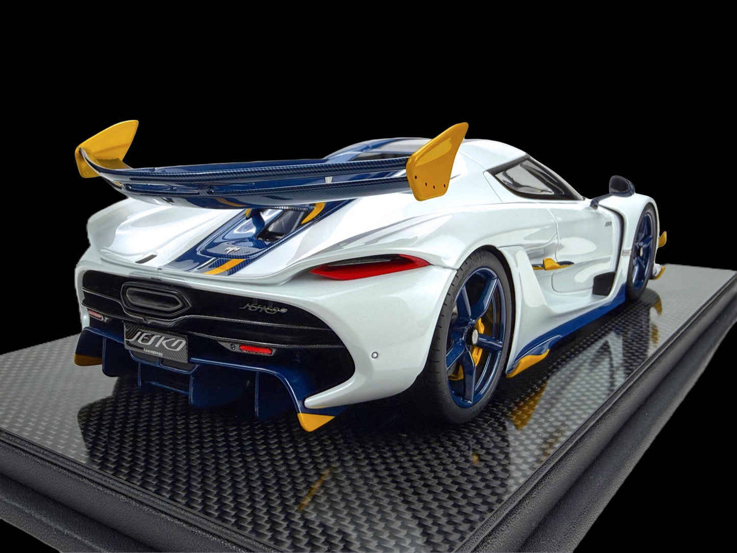 Pre-order FrontiArt Koenigsegg Jesko 7359 Crystal White - Limited 100 pcs