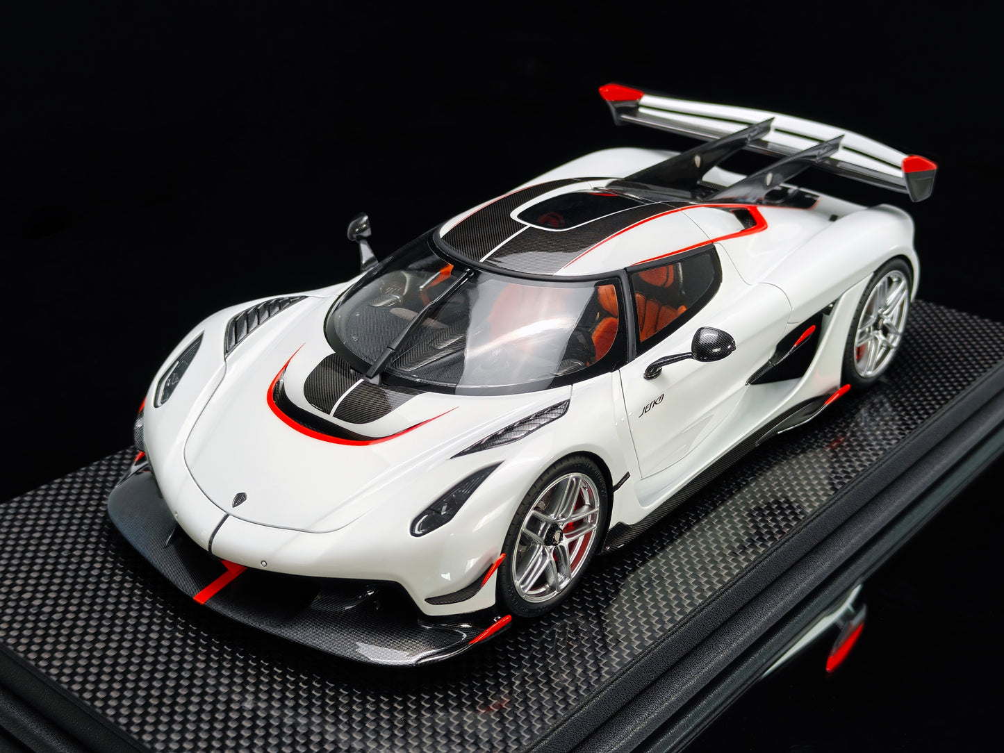 FrontiArt Koenigsegg Jesko 7391 Crystal White - Limited 199 pcs