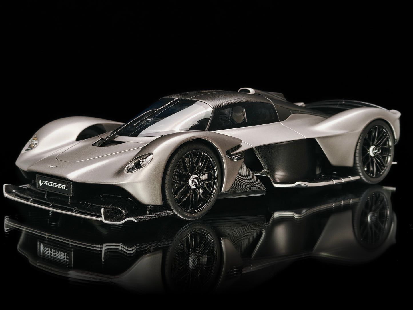 Pre-order Frontiart Aston Martin Valkyrie Satin Scintilla Silver