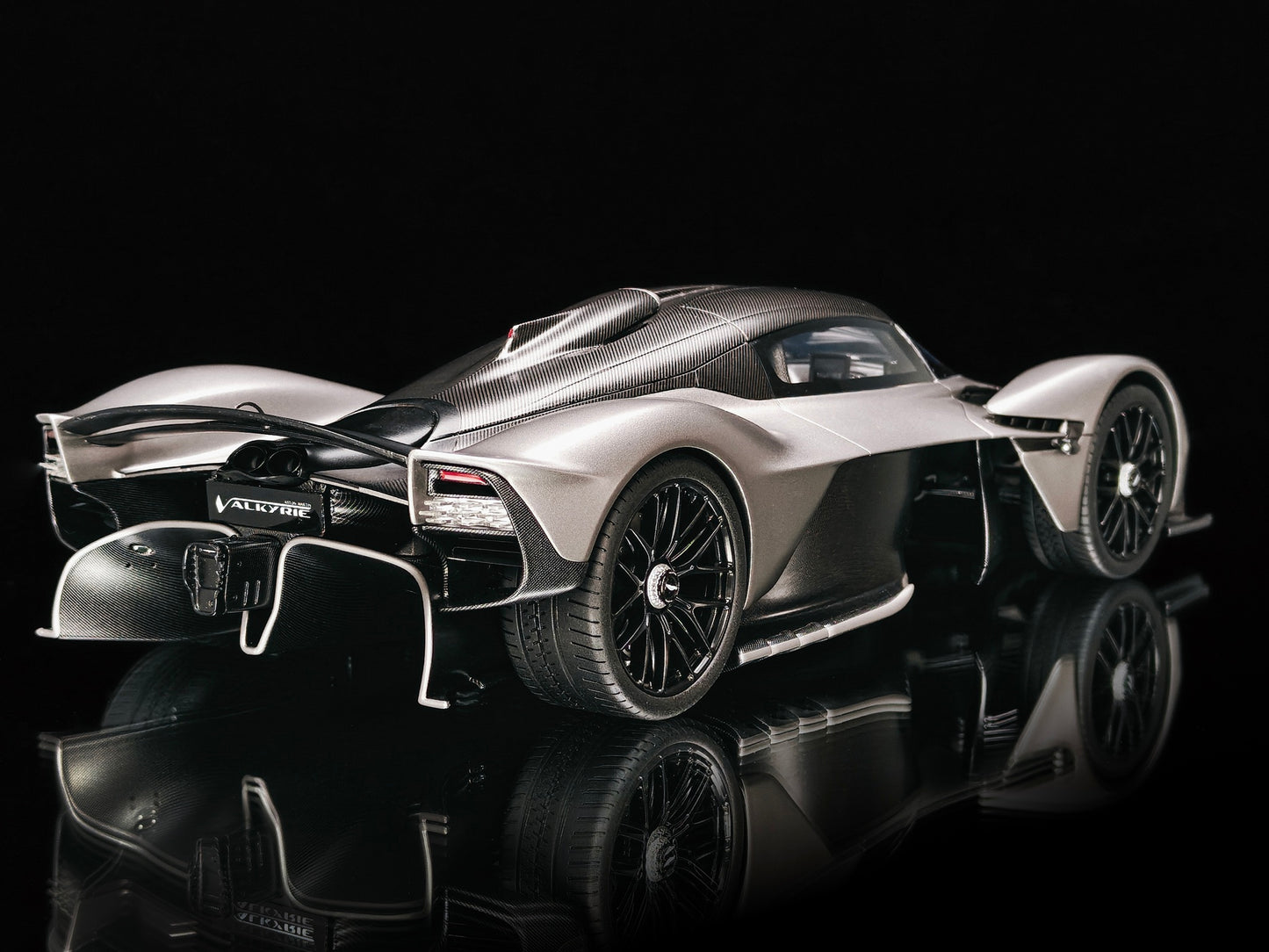 Pre-order Frontiart Aston Martin Valkyrie Satin Scintilla Silver