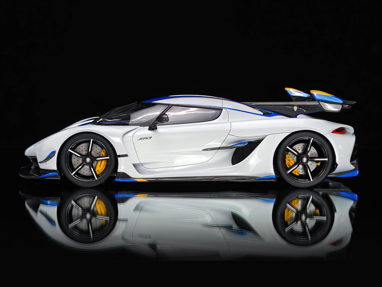 Pre-order FrontiArt Koenigsegg Jesko 7283 Crystal White - Limited 100 pcs