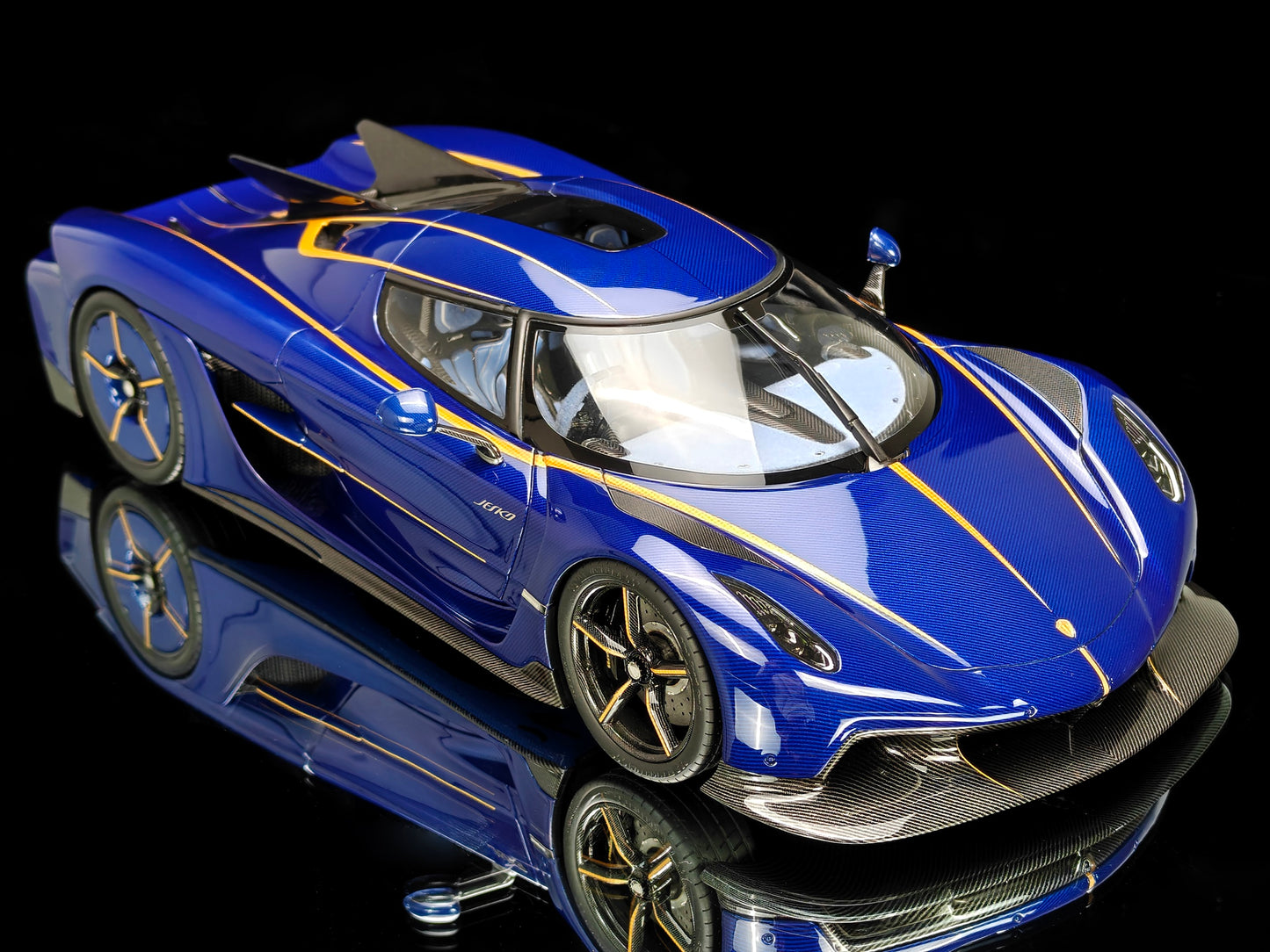Pre-order FrontiArt Koenigsegg Jesko Absolut 7389 in Blue Tinted Carbon - Limited 100 pcs