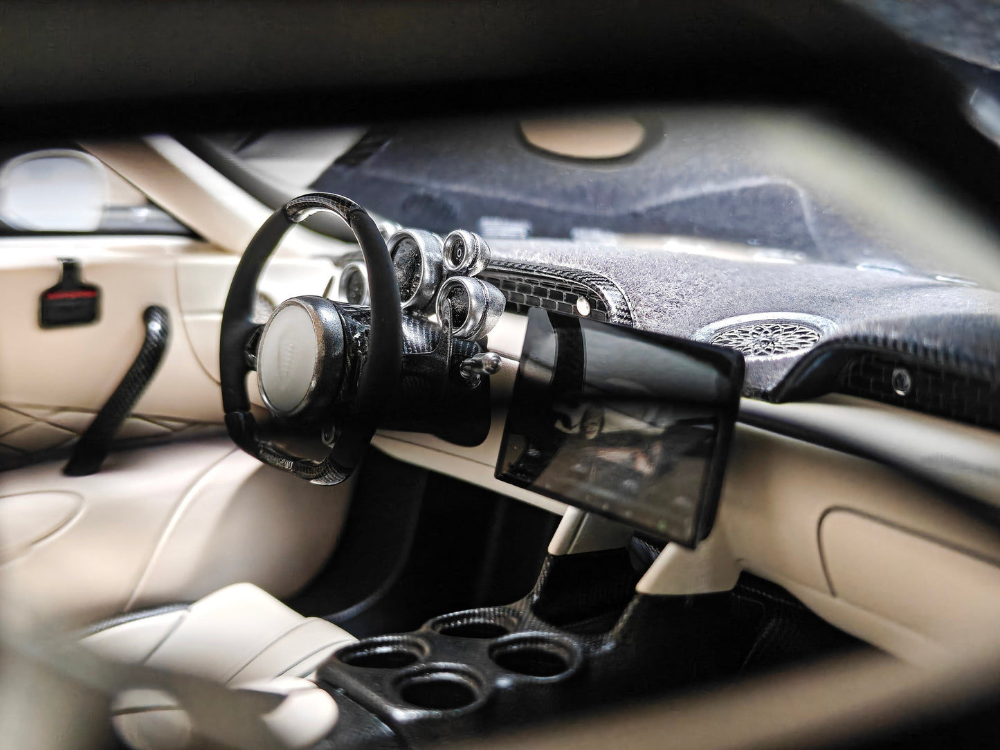 Pre-order FrontiArt Koenigsegg Gemera Champagne - Limited 100 pcs