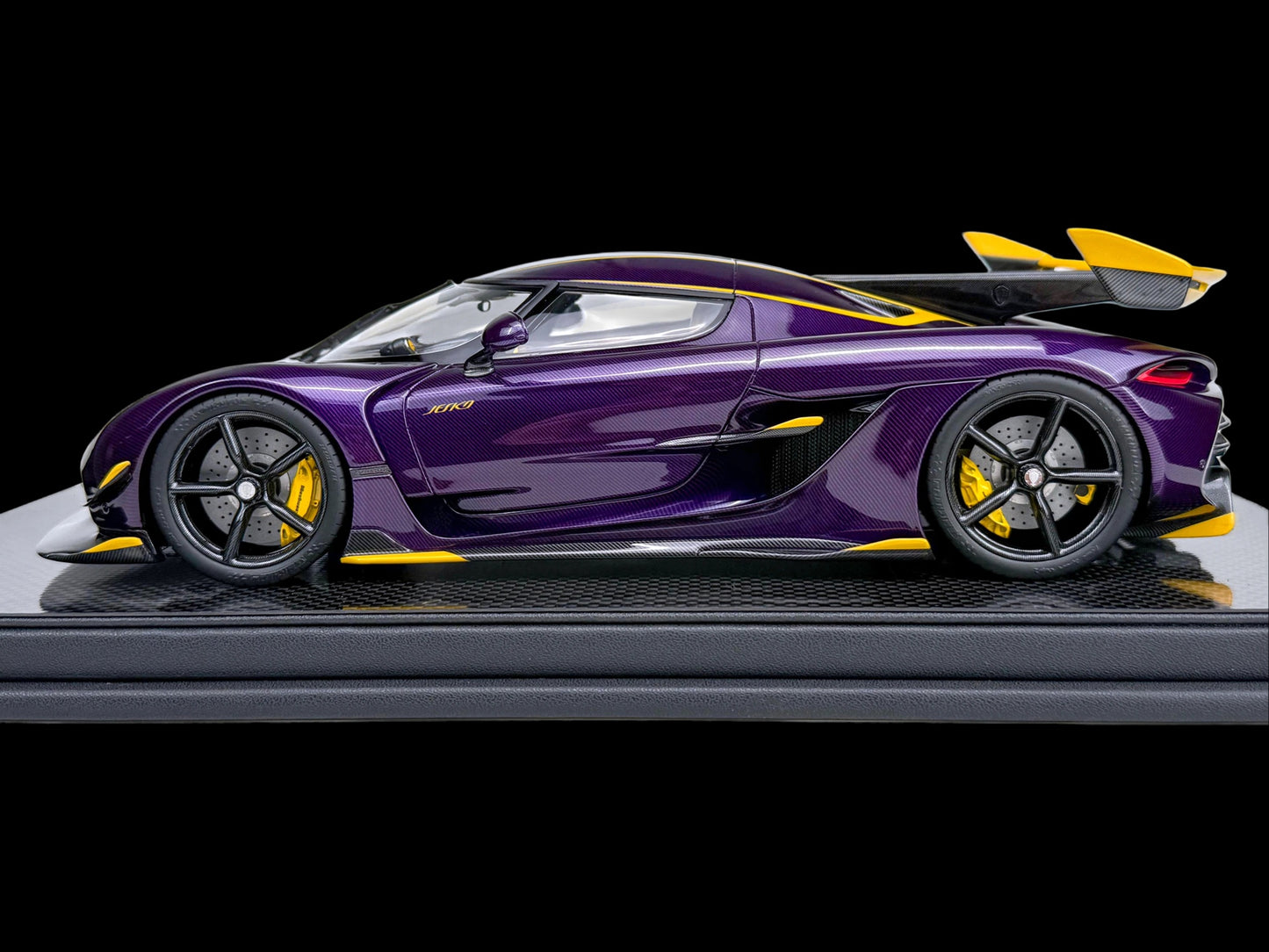 Pre-order FrontiArt Koenigsegg Jesko 7559 Purple Tinted Carbon - Limited 100 pcs