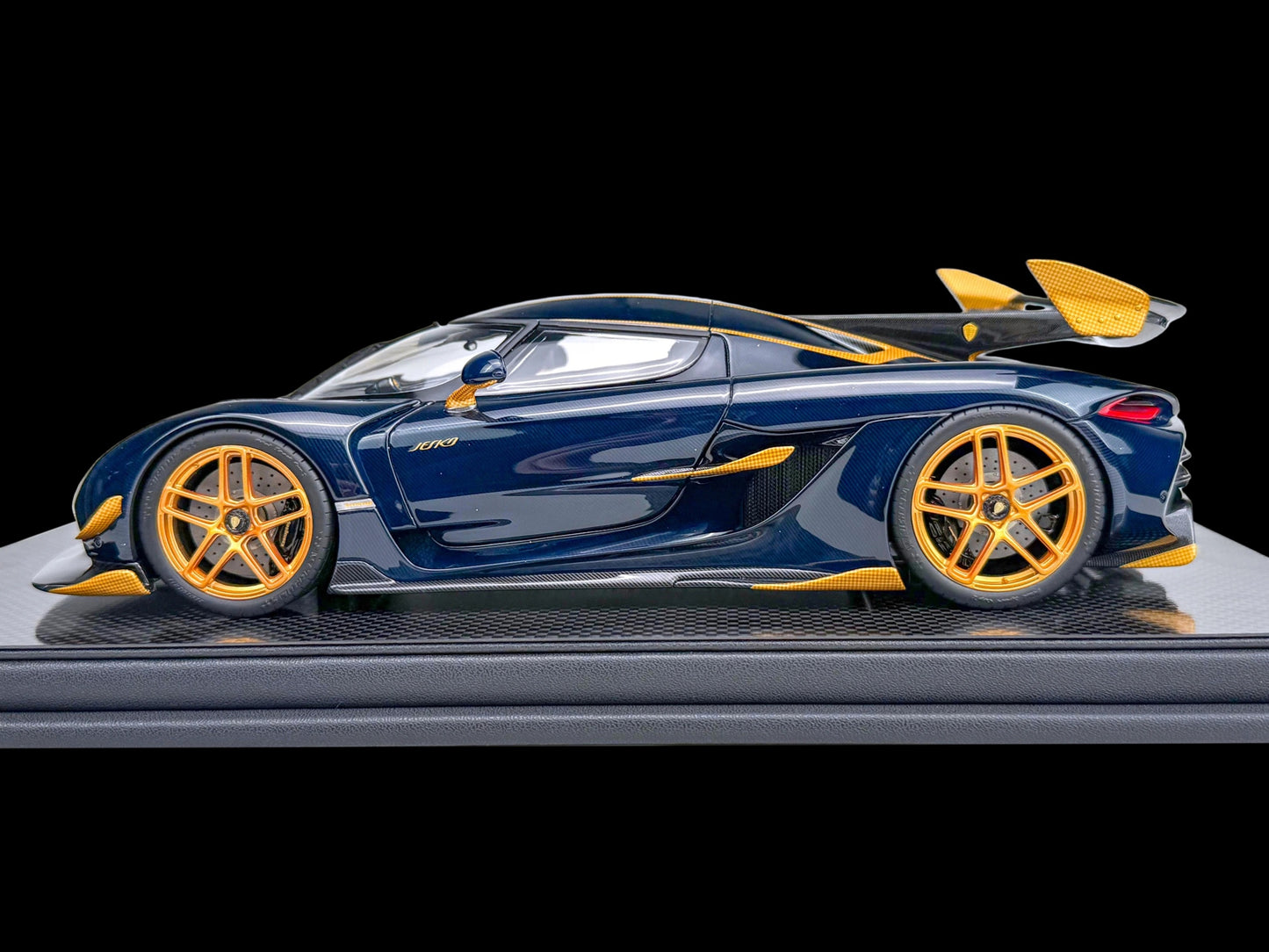 Pre-order FrontiArt Koenigsegg Jesko #7320 Blue Tinted Carbon - Limited 100 pcs