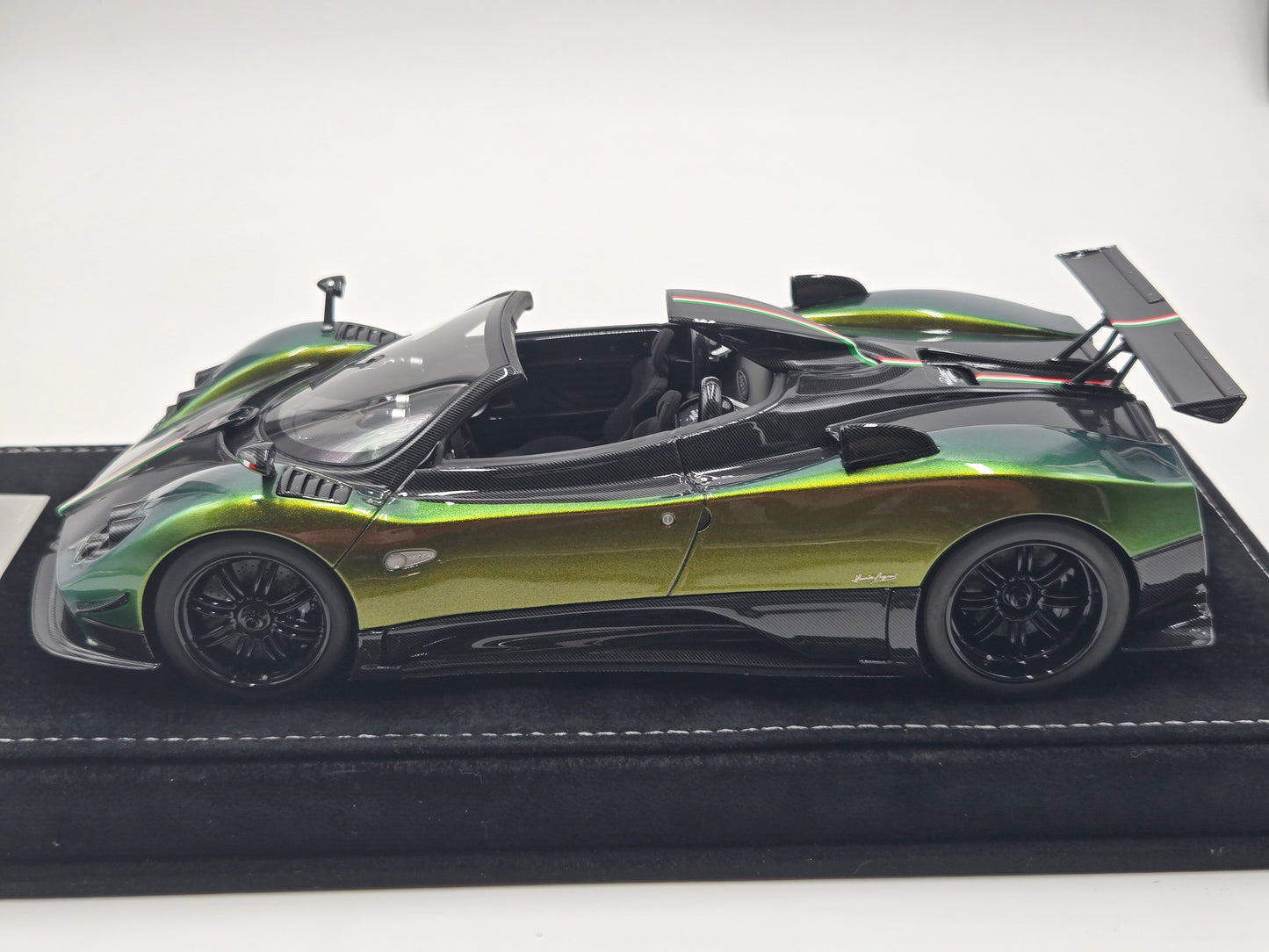HH Model Pagani Zonda Cinque Roadster Chameleon Gold - Limited 30 pcs