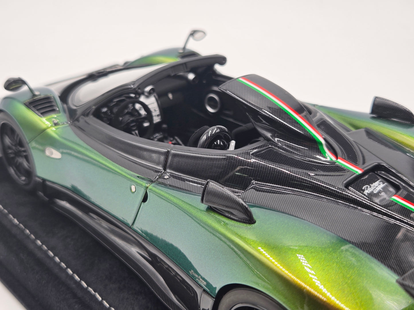 HH Model Pagani Zonda Cinque Roadster Chameleon Gold - Limited 30 pcs