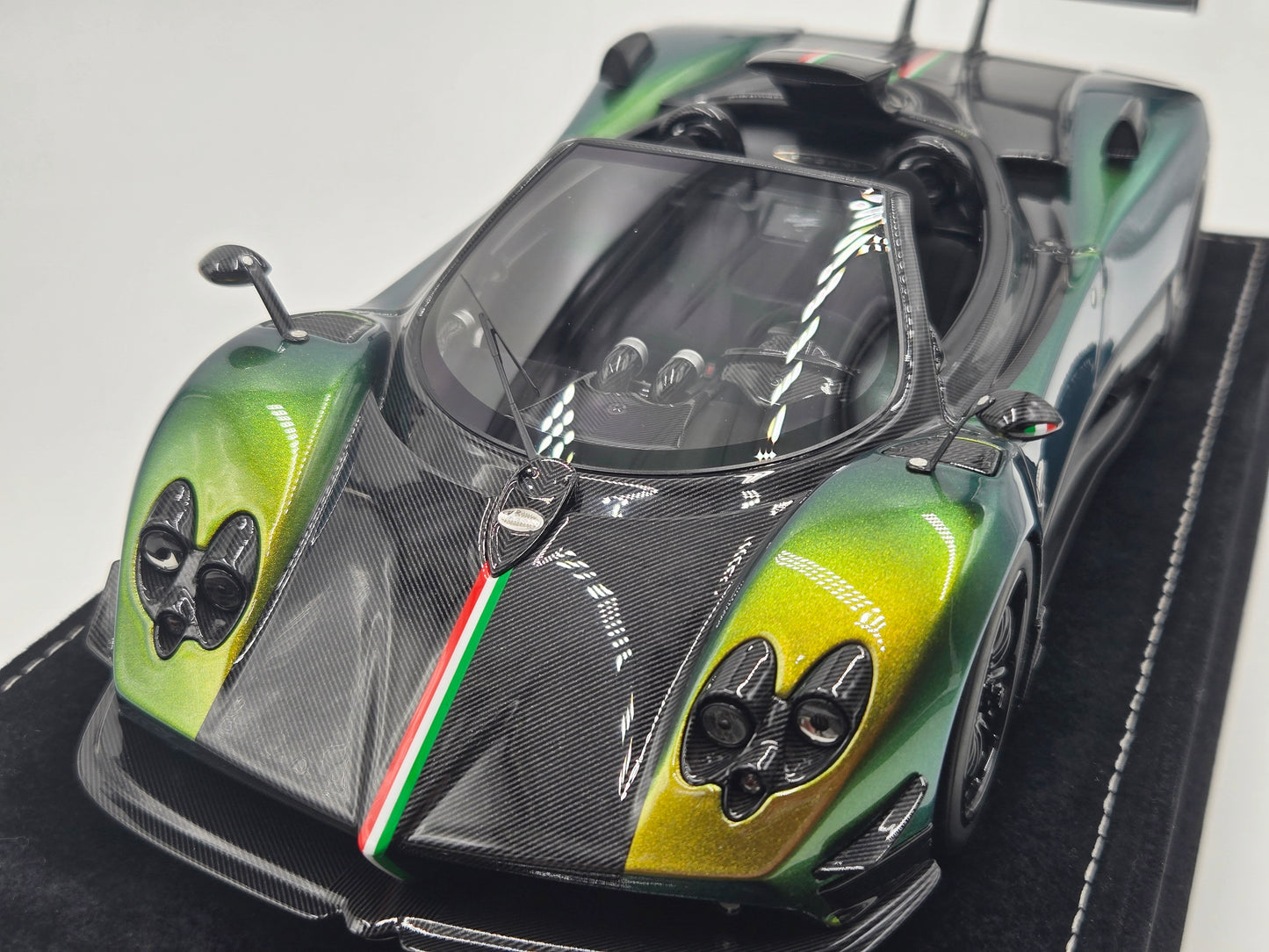 HH Model Pagani Zonda Cinque Roadster Chameleon Gold - Limited 30 pcs