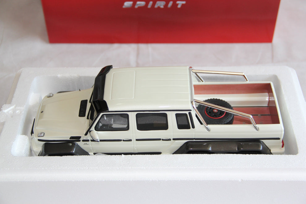 Miniature GT Spirit Mercedes G63 AMG 6x6 - 1/18 - Blanche