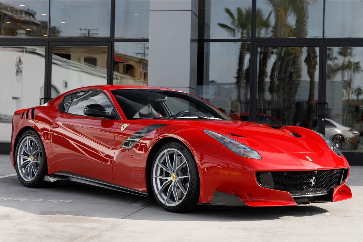 LookSmart FERRARI F12 TDF - Limited Edition with Display Case (1/12 Scale)